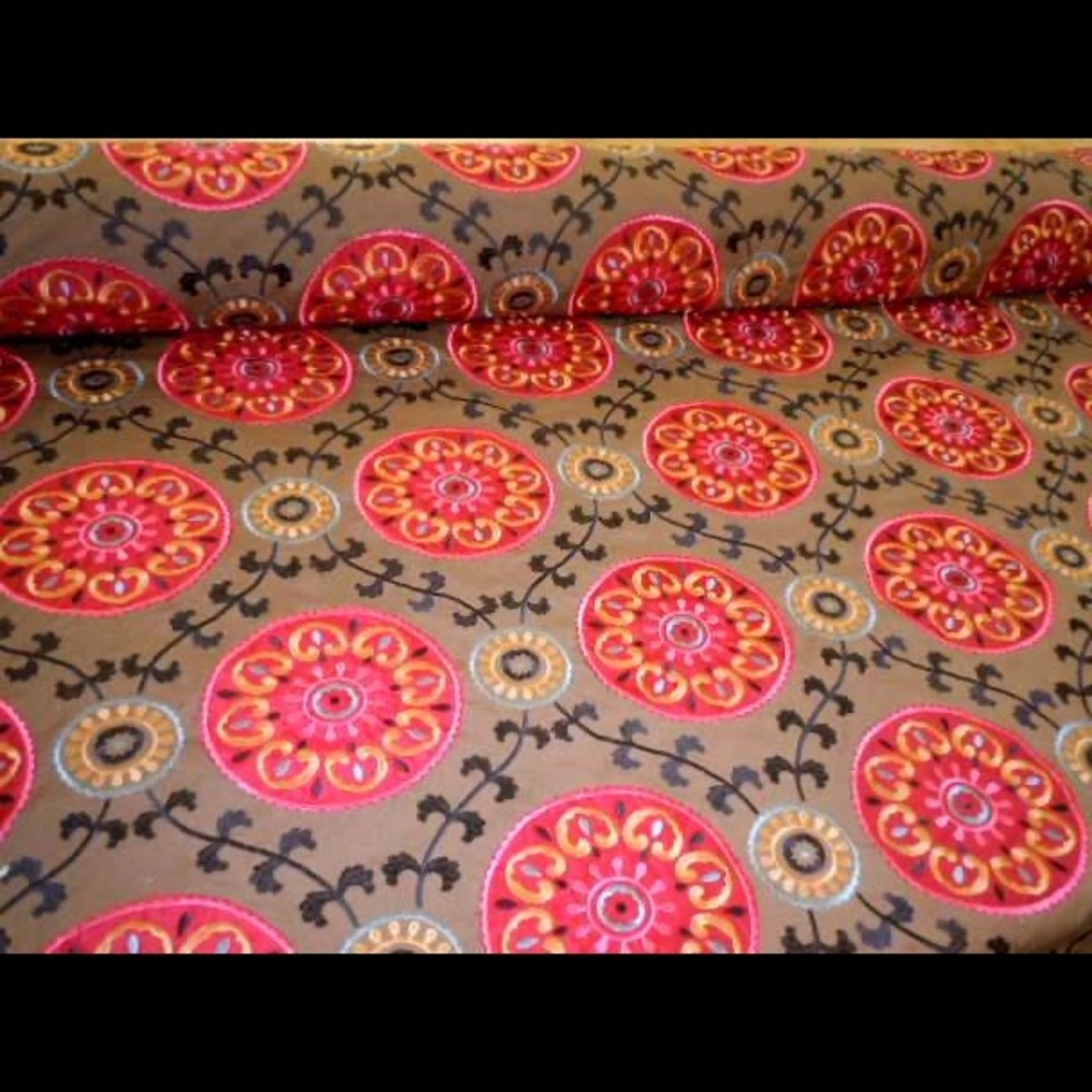 4.75 Yards Embroidered Fabric KARMANA in Fiesta - Picture 6 of 10